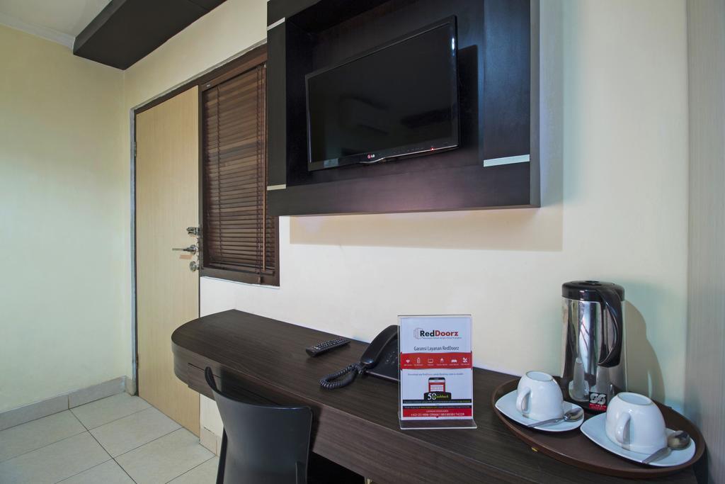 Reddoorz Plus @ Karet Setiabudi Jacarta Exterior foto