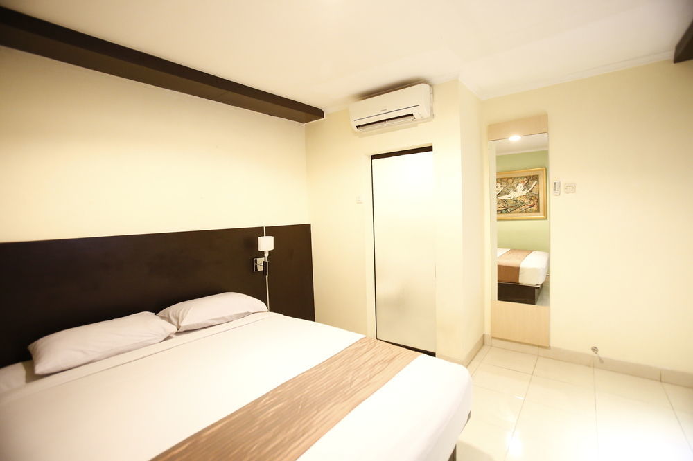 Reddoorz Plus @ Karet Setiabudi Jacarta Exterior foto
